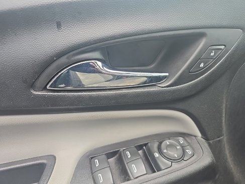 Used 2019 Chevrolet Equinox LS image 11