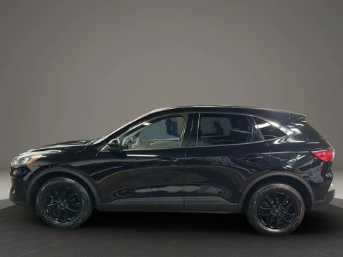 Used 2021 Ford Escape SE w/ Cold Weather Package image 2