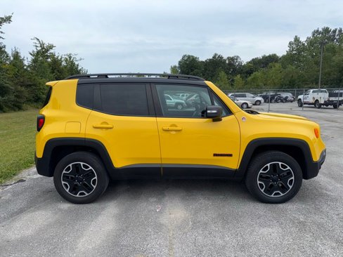 Used 2017 Jeep Renegade Trailhawk w/ Premium Trailhawk Package image 7