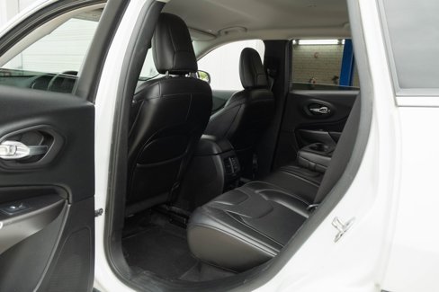 Used 2019 Jeep Cherokee Limited image 21