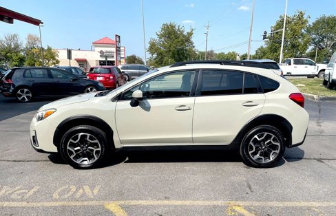 Used 2017 Subaru Crosstrek 2.0i Premium image 3