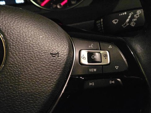 Used 2019 Volkswagen Tiguan SE image 15