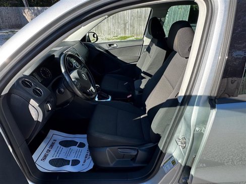 Used 2013 Volkswagen Tiguan S image 27