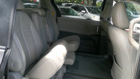 Used 2014 Toyota Sienna XLE image 28