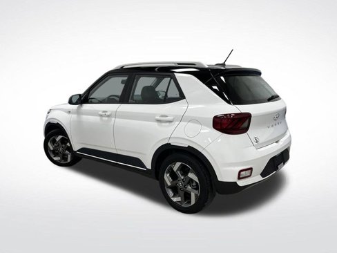 Used 2023 Hyundai Venue Limited image 3