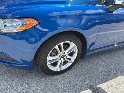 Used 2018 Ford Fusion SE w/ Fusion SE Technology Package image 4