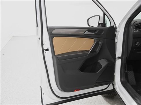 Used 2022 Volkswagen Tiguan SE image 4