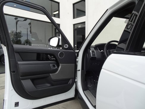 Used 2020 Land Rover Range Rover HSE image 15