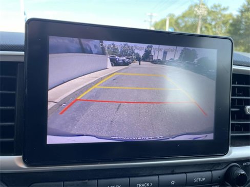 Used 2022 Hyundai Venue SEL image 21