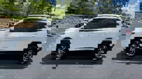Used 2019 Jeep Cherokee Latitude Plus image 5
