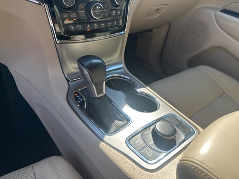 Certified 2020 Jeep Grand Cherokee Limited w/ Luxury Group II image 33