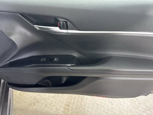 Used 2020 Toyota Camry SE image 9