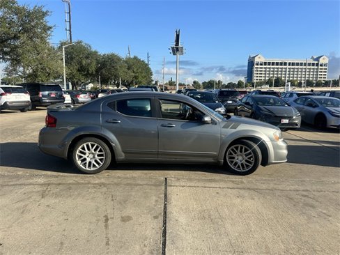 Used 2013 Dodge Avenger R/T image 4