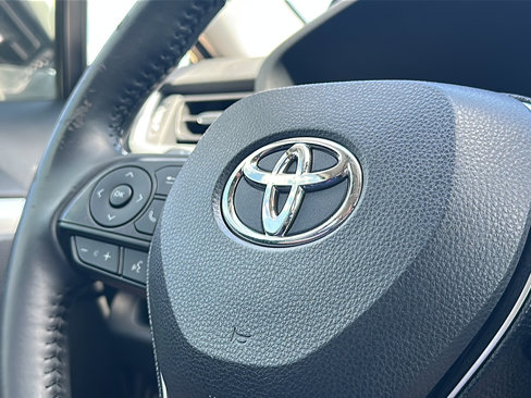 Used 2020 Toyota RAV4 XLE Premium image 30