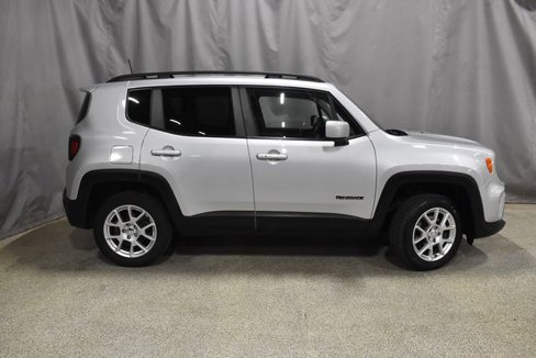 Used 2020 Jeep Renegade Latitude w/ Cold Weather Group image 2