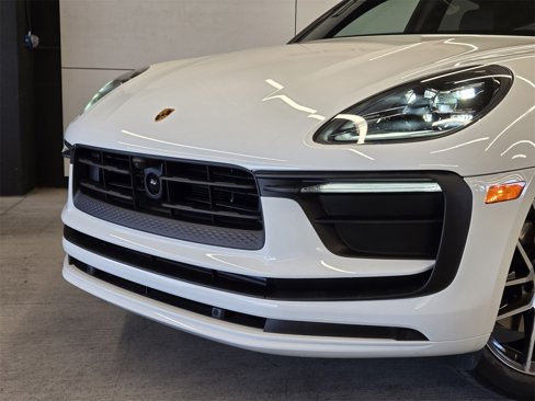 Certified 2025 Porsche Macan image 24