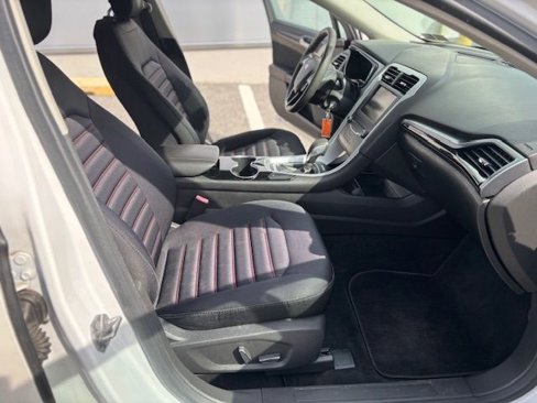 Used 2015 Ford Fusion SE image 17