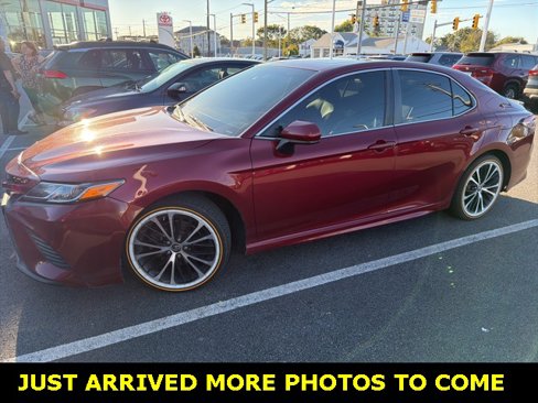 Used 2018 Toyota Camry SE image 1