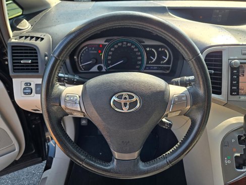 Used 2011 Toyota Venza w/ Leather Pkg image 31