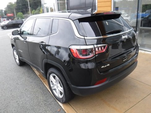 Used 2023 Jeep Compass Sport image 10