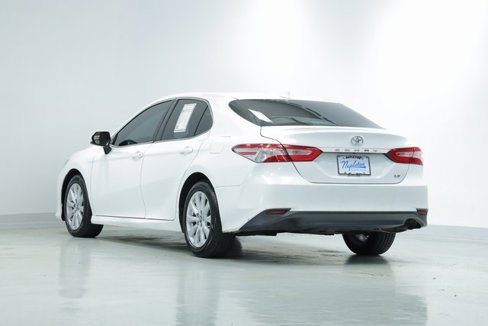 Used 2020 Toyota Camry LE image 5