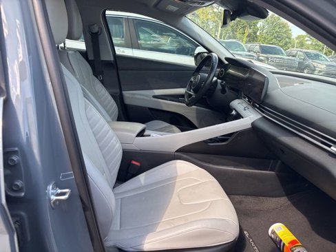 Used 2022 Hyundai Elantra Limited image 11