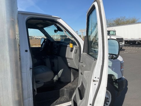 Used 2022 Ford E-350 and Econoline 350 Super Duty image 19