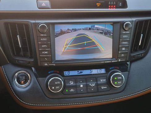 Used 2018 Toyota RAV4 SE image 26