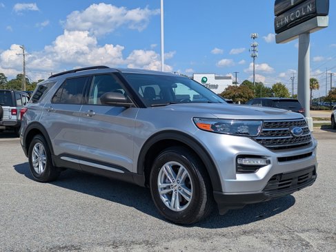 Used 2022 Ford Explorer XLT w/ Equipment Group 202A image 3