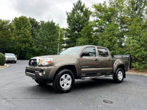 Used 2011 Toyota Tacoma PreRunner image 2
