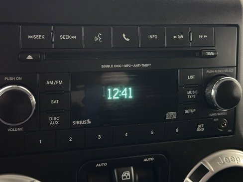 Used 2017 Jeep Wrangler Unlimited Rubicon w/ Connectivity Group image 42