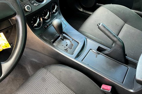 Used 2013 MAZDA MAZDA3 i SV image 16