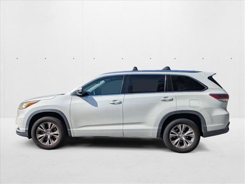 Used 2014 Toyota Highlander XLE image 8
