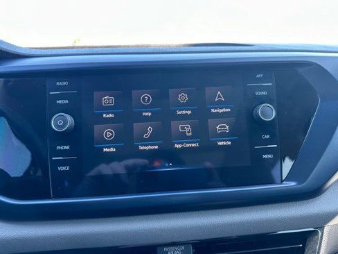 Used 2023 Volkswagen Taos SE w/ Panoramic Sunroof Package image 45