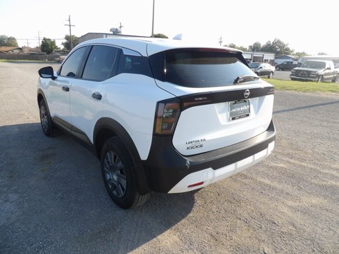 Used 2025 Nissan Kicks S image 9