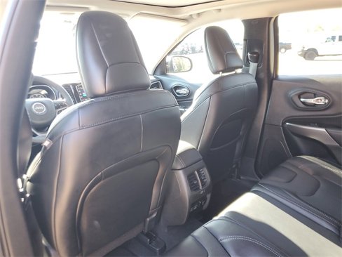 Used 2022 Jeep Cherokee Limited image 12