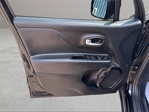 Used 2018 Jeep Renegade Altitude image 19