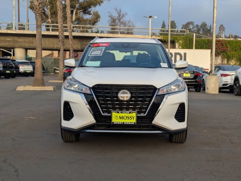 Certified 2024 Nissan Kicks SV image 3