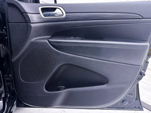 Used 2019 Jeep Grand Cherokee Altitude image 26