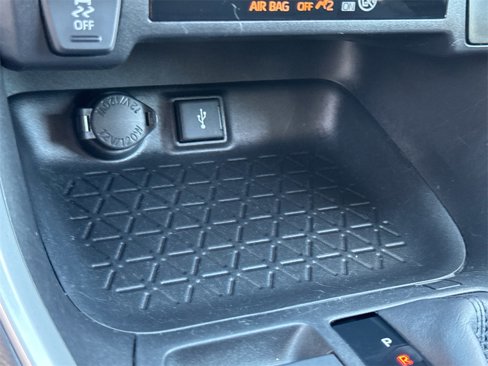 Used 2021 Toyota RAV4 LE image 29