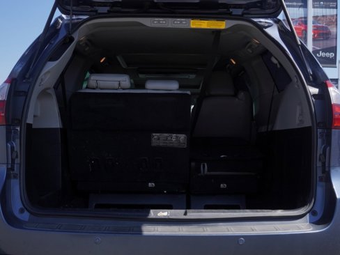 Used 2017 Toyota Sienna Limited Premium image 6
