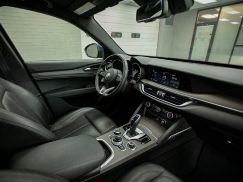 Used 2022 Alfa Romeo Stelvio Ti image 18