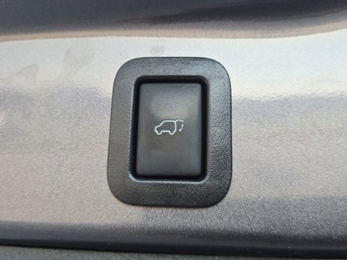 Used 2018 Toyota Highlander XLE image 32
