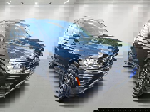Used 2021 Volkswagen Tiguan S image 2