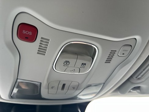 Used 2023 Jeep Renegade Latitude w/ Sun/Sound Group image 18