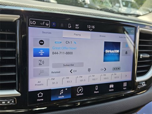 Used 2023 Chrysler Pacifica Touring-L image 8