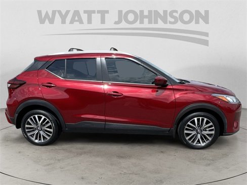 Used 2022 Nissan Kicks SV image 6