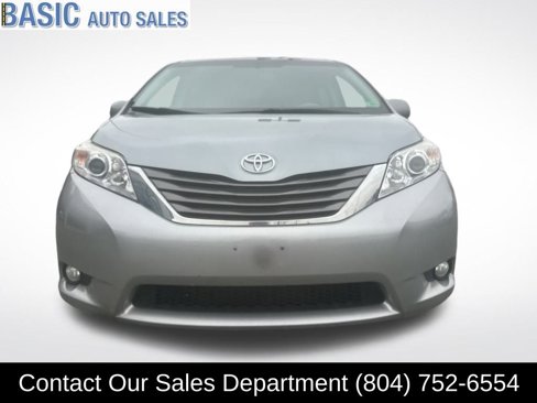 Used 2014 Toyota Sienna XLE image 2