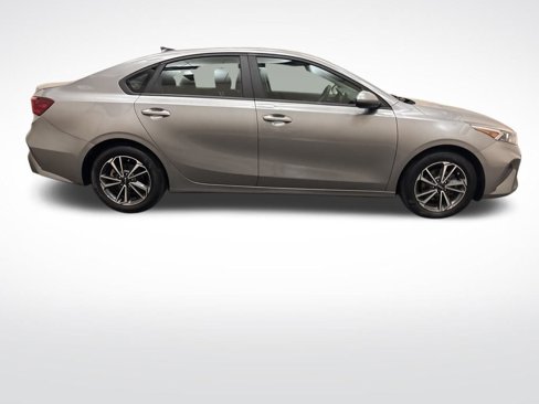 Used 2022 Kia Forte LXS image 4