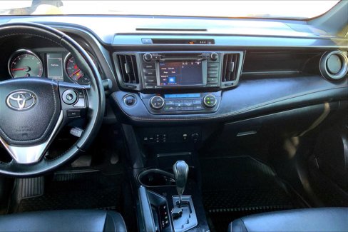 Used 2018 Toyota RAV4 SE image 6